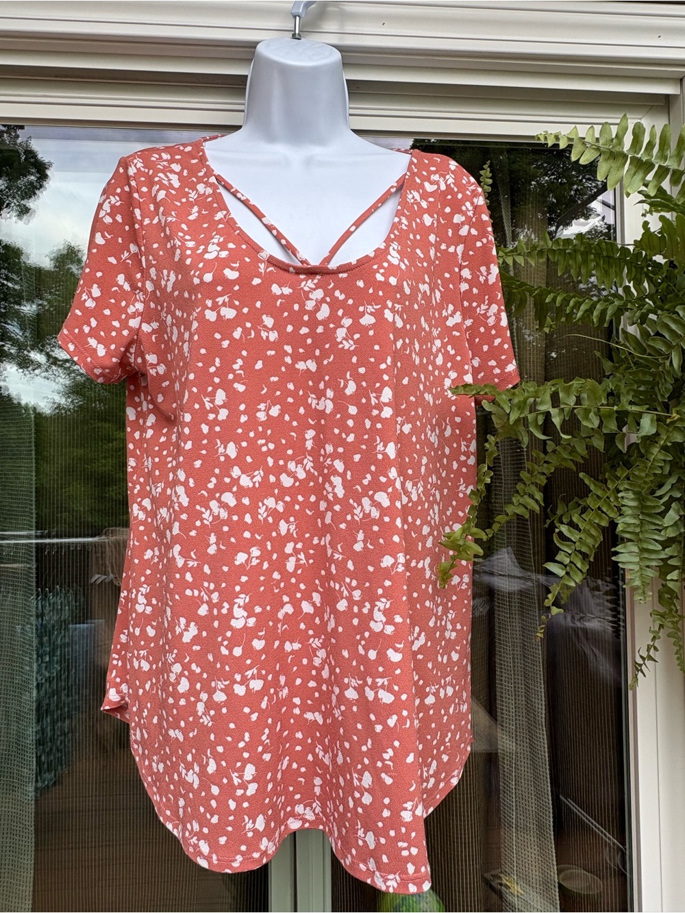 Kaileigh Coral & White Printed Short Sleeve Top with Strappy Detail size XL